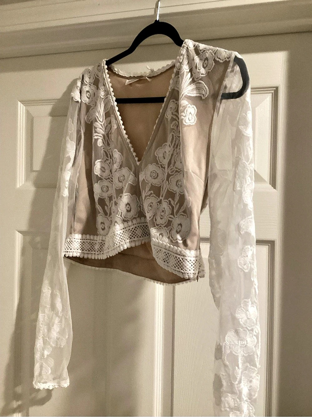 Altar'd State Floral Lace Crop Blouse in White & Beige Size XL NWT